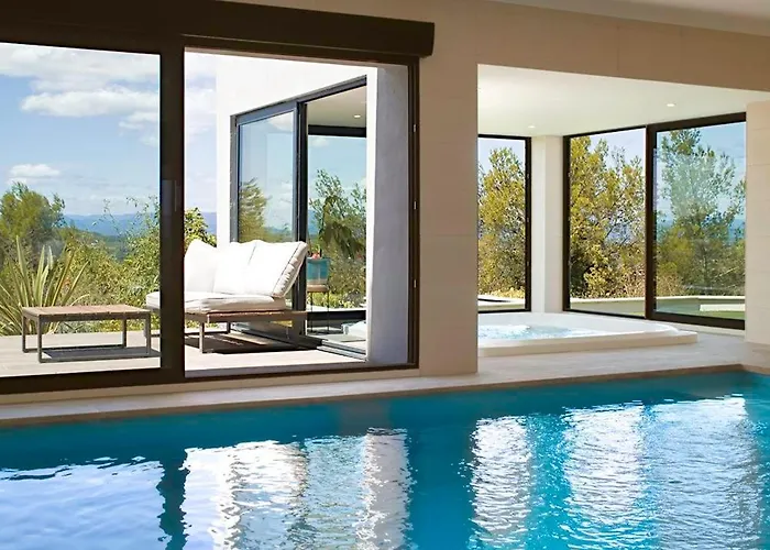 Du Belvedere, Piscine Interieure, Et Hammam * Montagnac